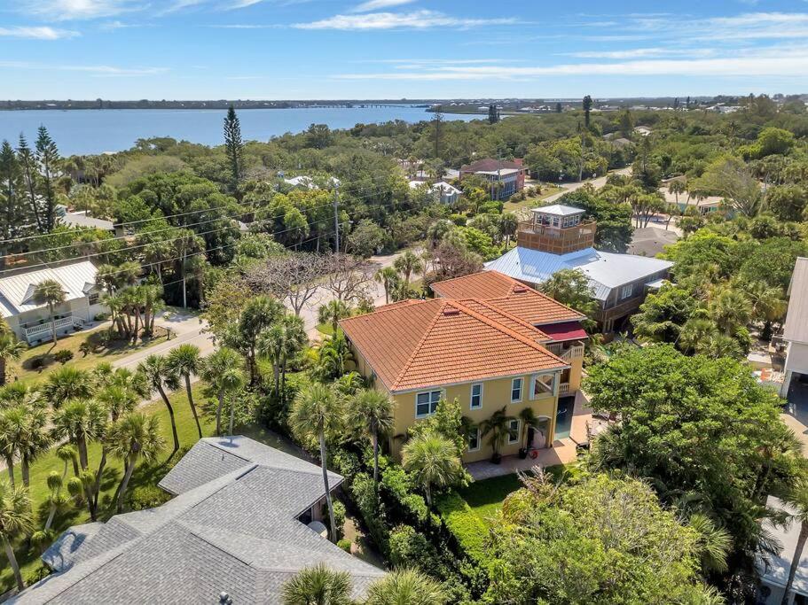 | Pelican Nest Private Beach & Bay access & Pool