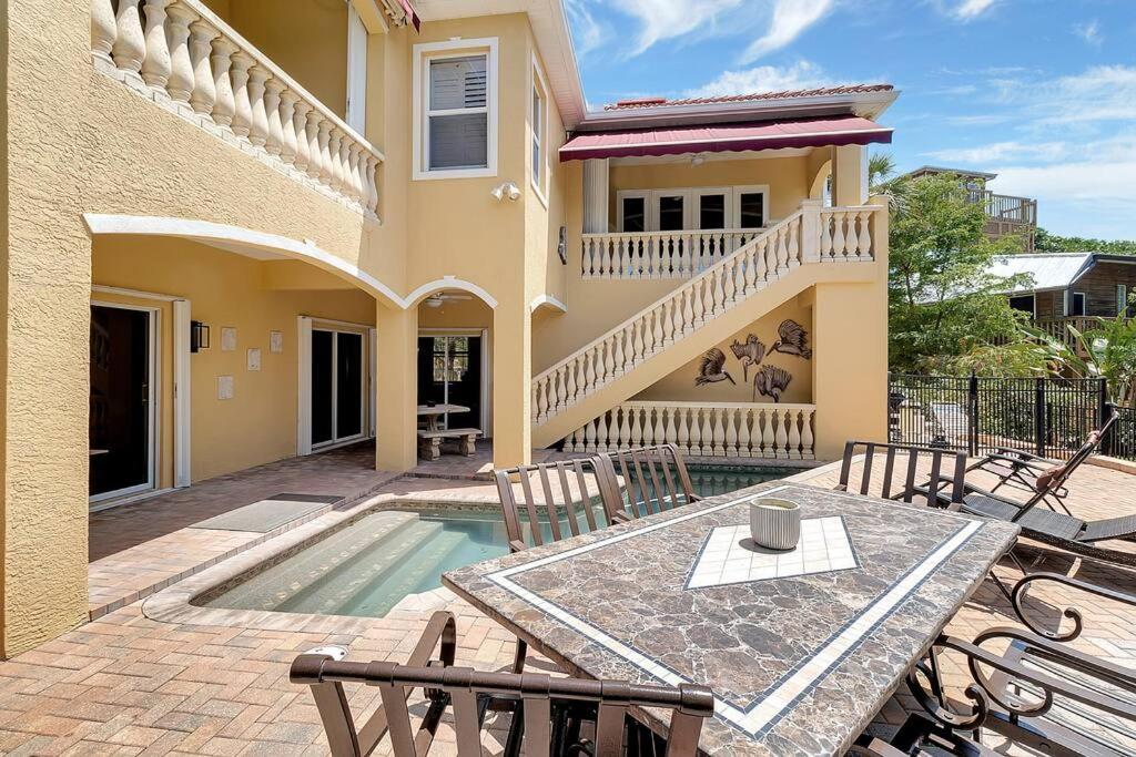 | Pelican Nest Private Beach & Bay access & Pool