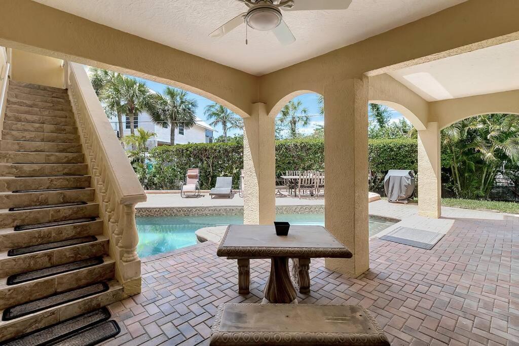 | Pelican Nest Private Beach & Bay access & Pool