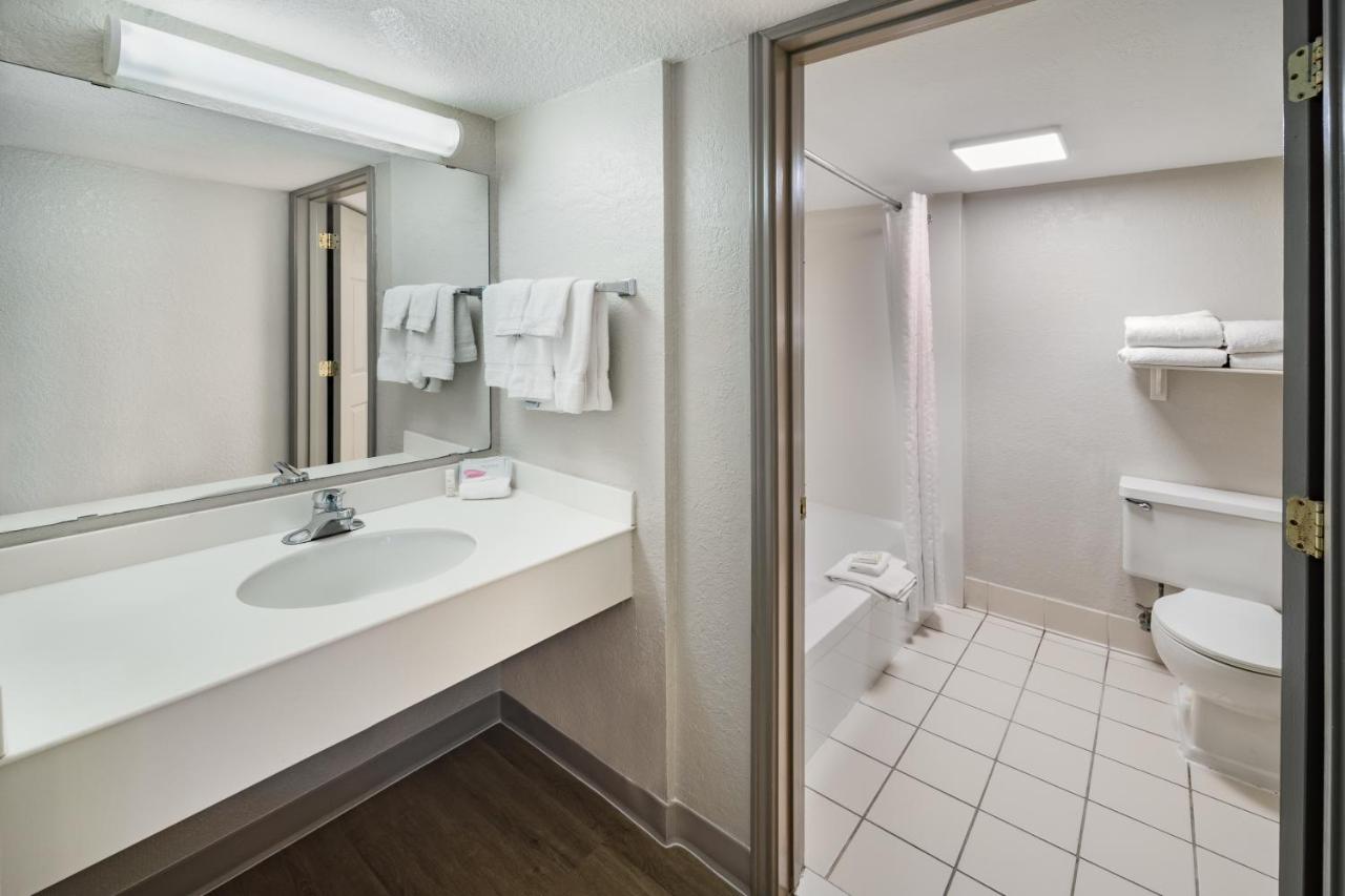 King Room - Non-Smoking at Days Inn by Wyndham Del Rio