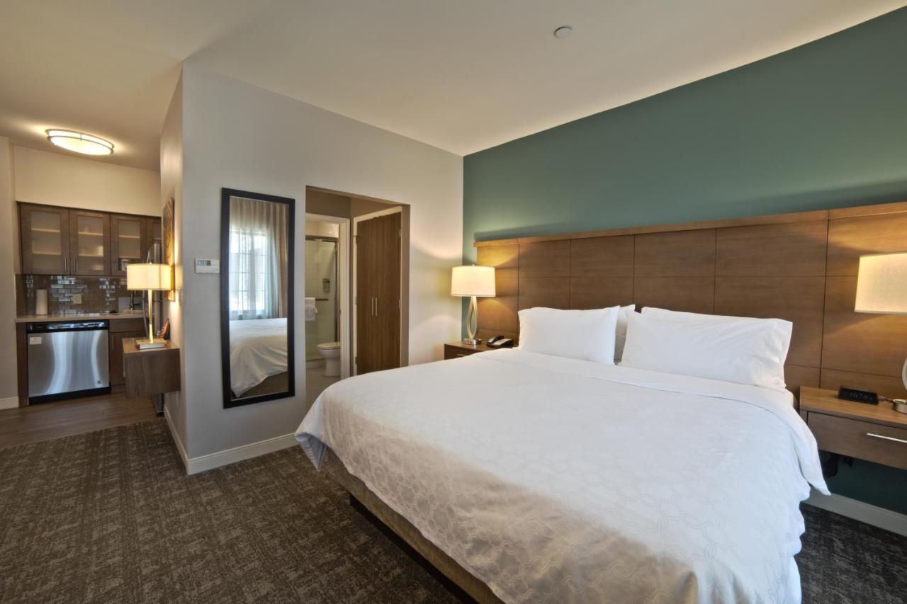 King Studio Suite - Mobility Acces Tub/Non-Smoking at Staybridge Suites Houston - Humble Beltway 8 E, an IHG Hotel