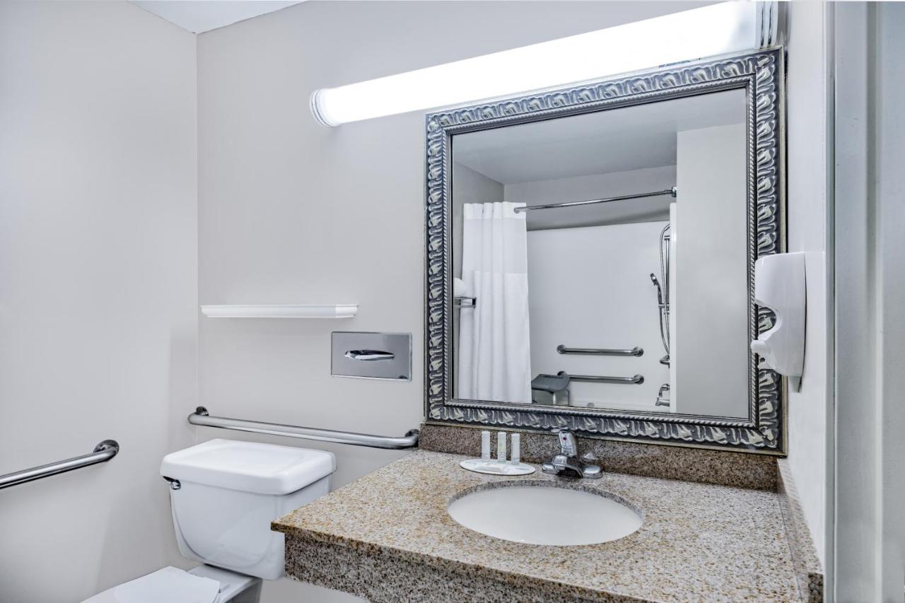 King Room - Disability Access/Non-Smoking at Baymont by Wyndham Gurnee
