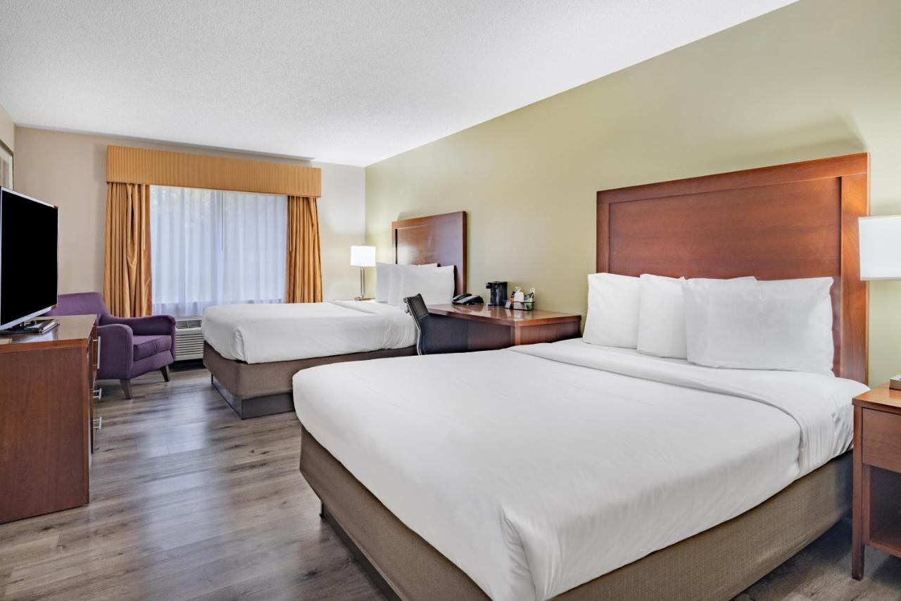 Studio Suite with Two Queen Beds - Non-Smoking at Baymont by Wyndham Gurnee