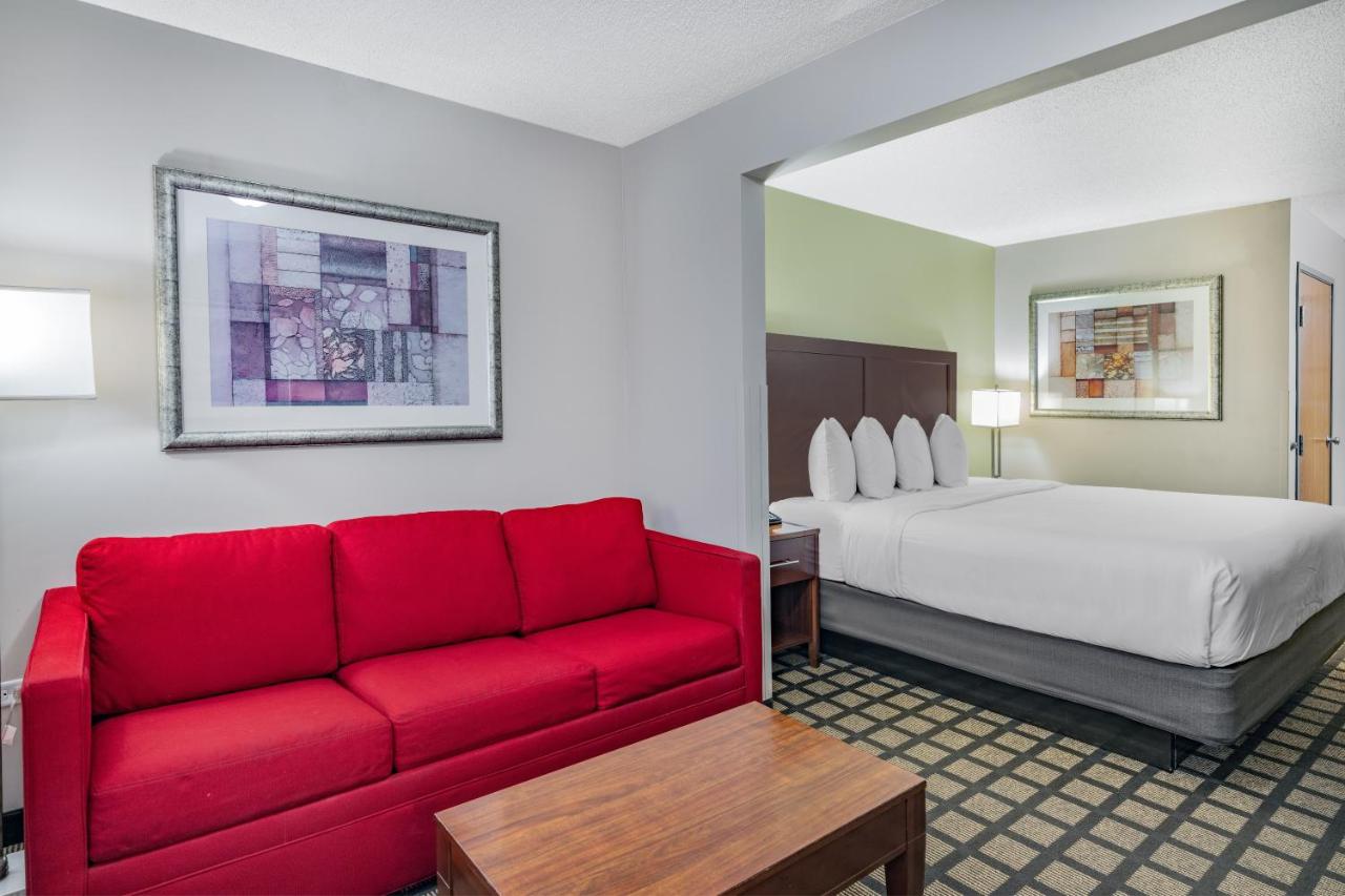 Studio King Suite - Non-Smoking at Baymont by Wyndham Gurnee