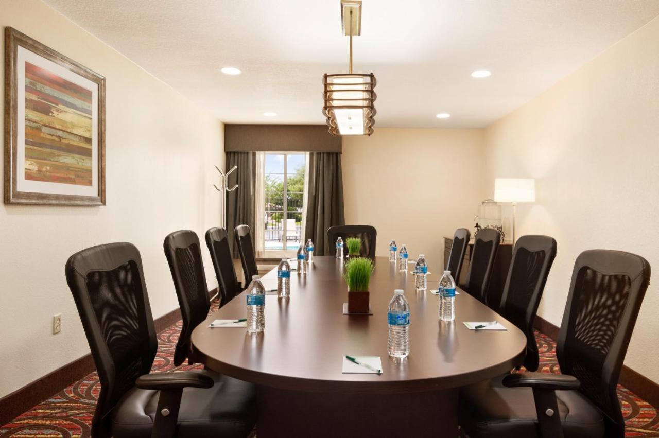 | Wingate by Wyndham San Marcos
