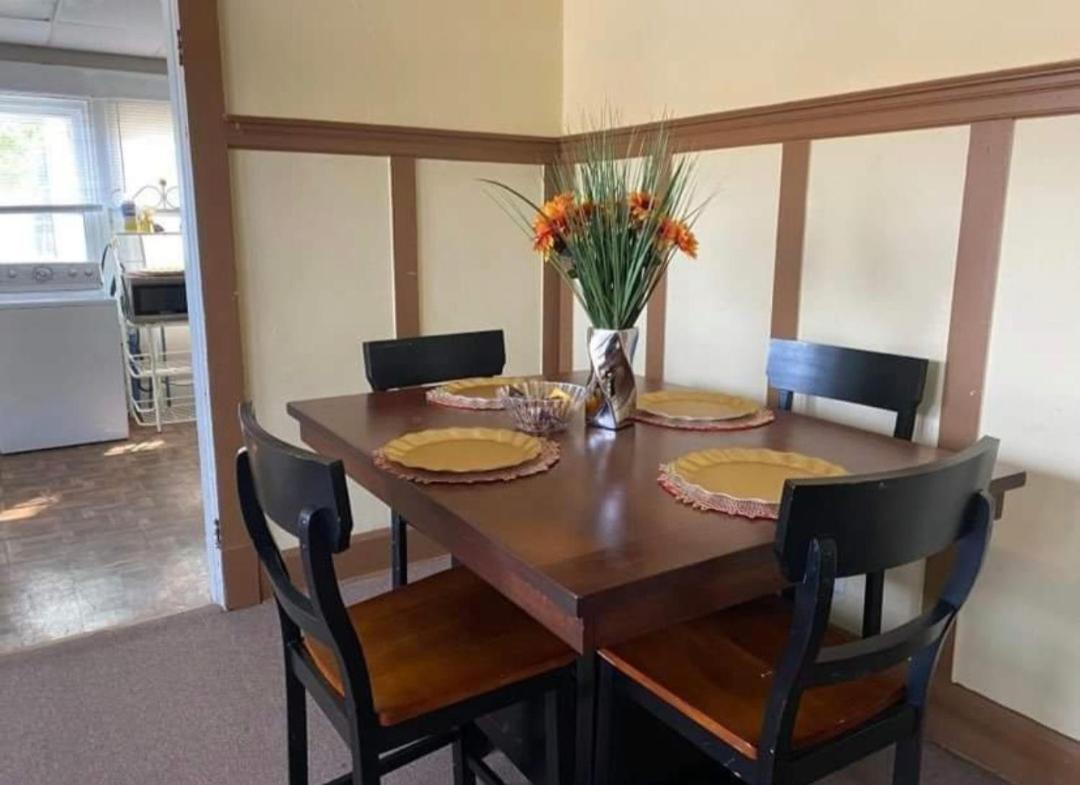 | Indianapolis Indiana 3 Minutes from downtown fully furnished Beautiful 3 bedroom