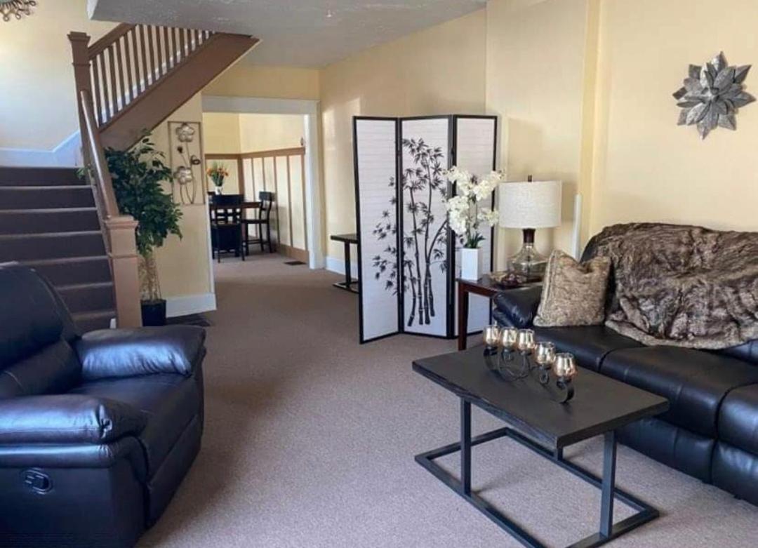 | Indianapolis Indiana 3 Minutes from downtown fully furnished Beautiful 3 bedroom
