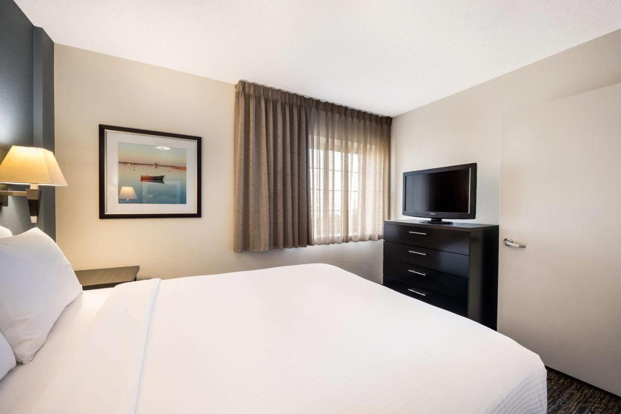 | Sonesta Simply Suites Boston Braintree