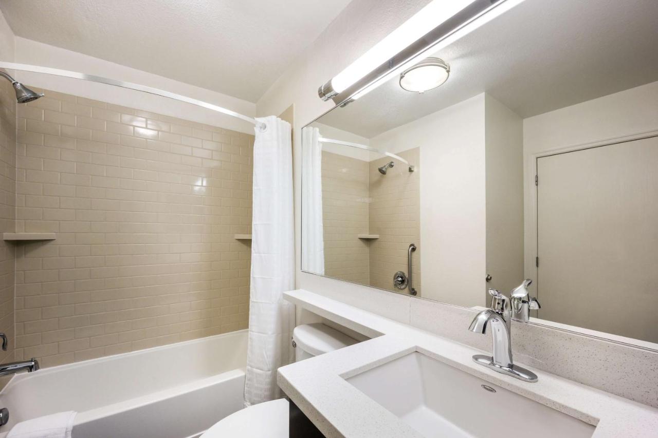 | Sonesta Simply Suites Boston Braintree
