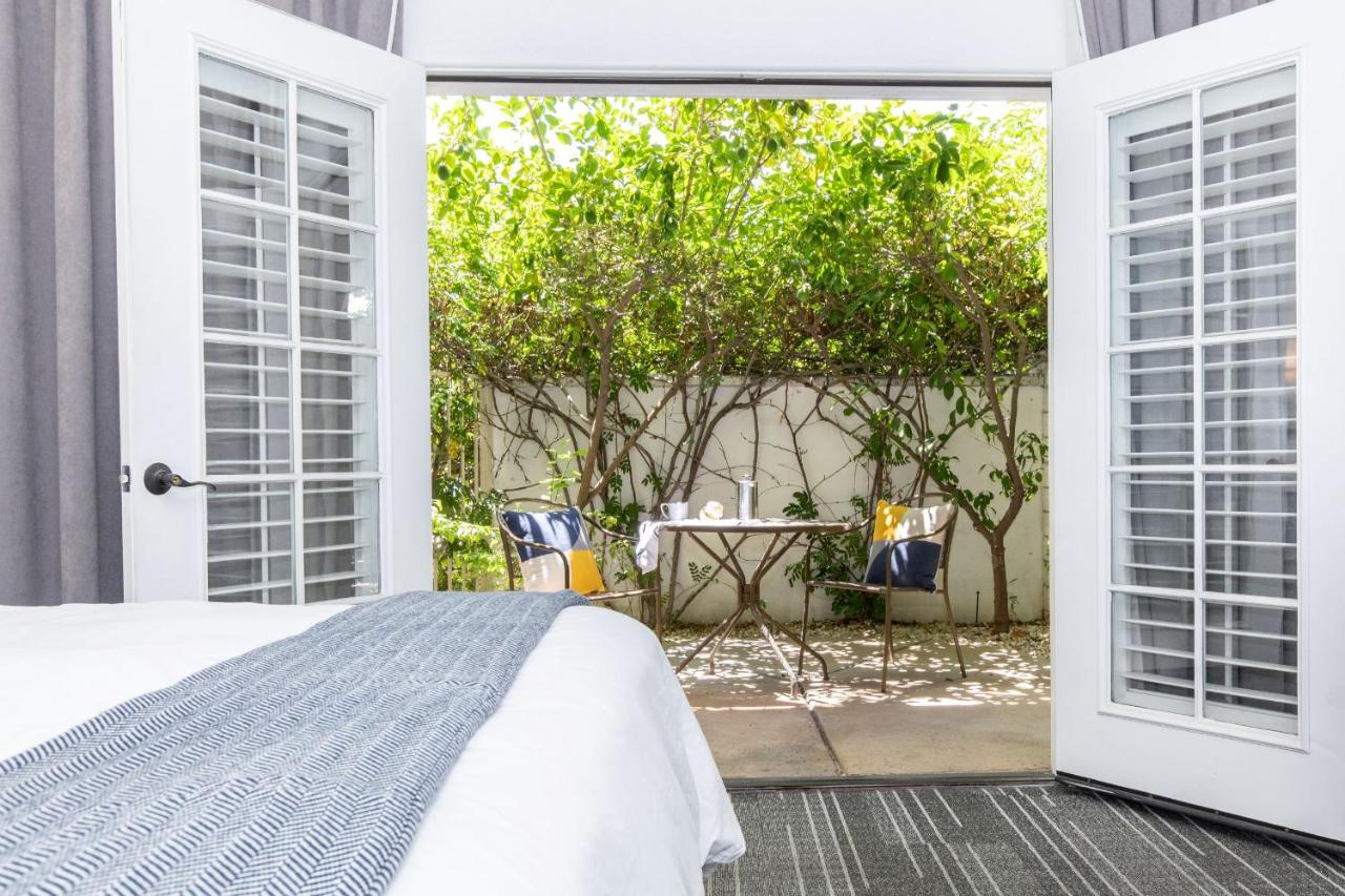 Deluxe King Room with Patio and Fireplace at Alcazar Palm Springs
