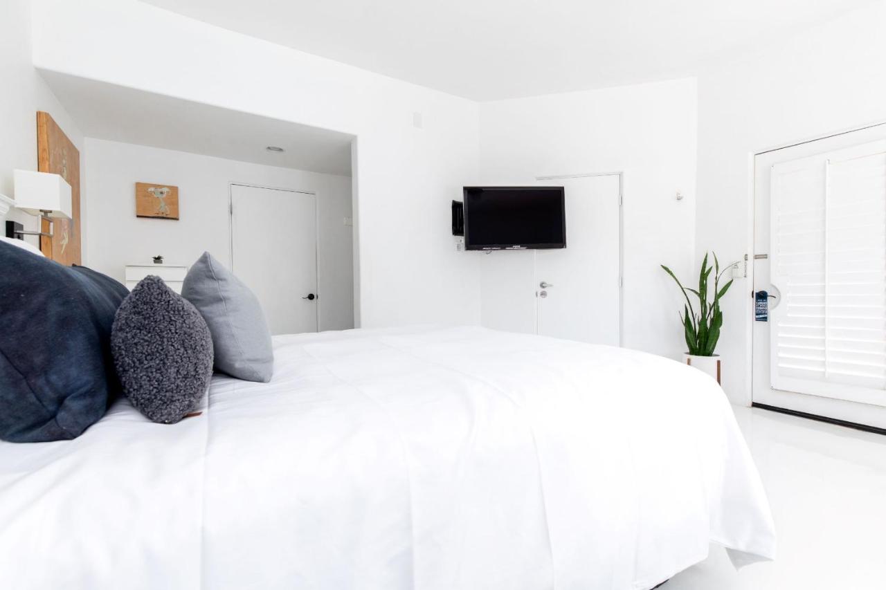 King Room with Mountain View at Alcazar Palm Springs