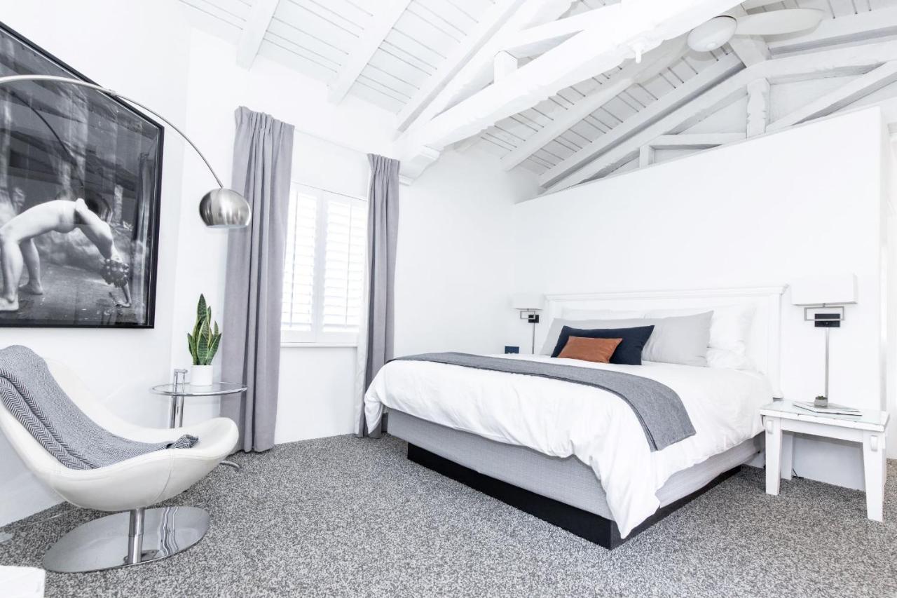 King Room with Mountain View at Alcazar Palm Springs