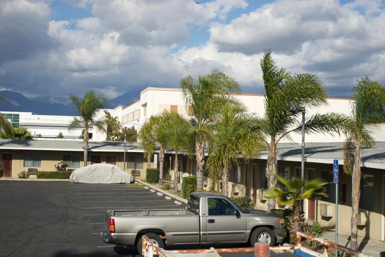 | Sands Motel