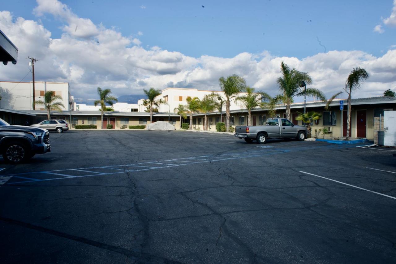 | Sands Motel