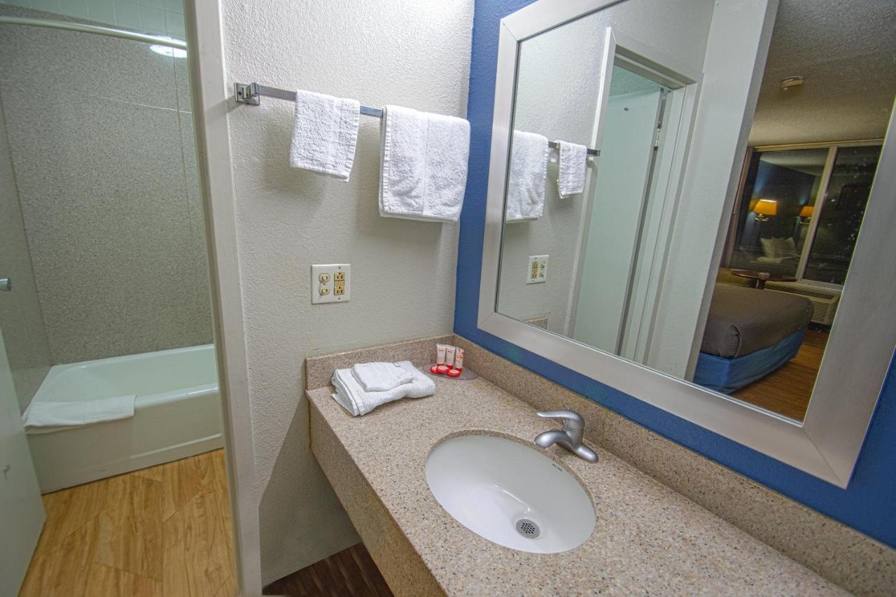| OYO Hotel Battleboro NC, I-95 Near Rocky Mount