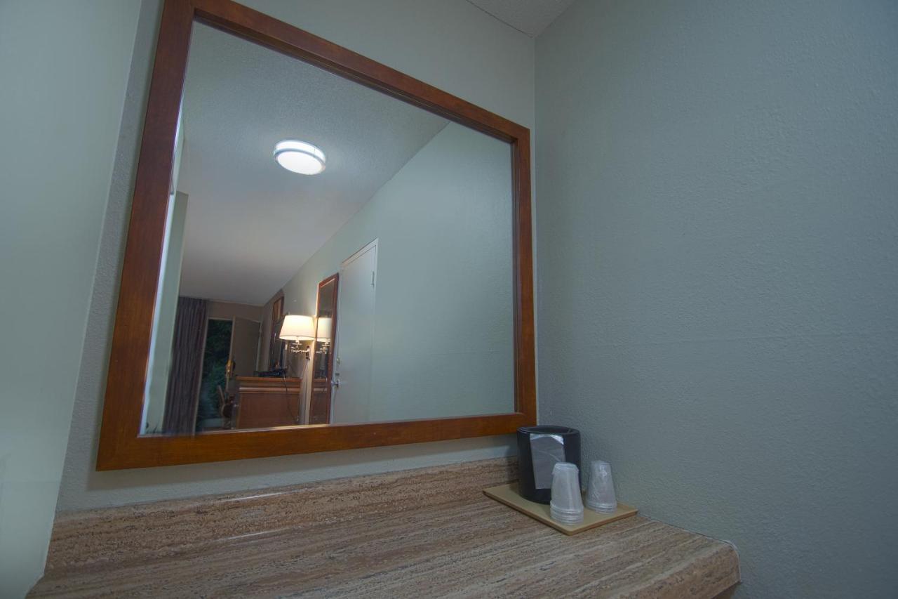 | OYO Hotel Battleboro NC, I-95 Near Rocky Mount
