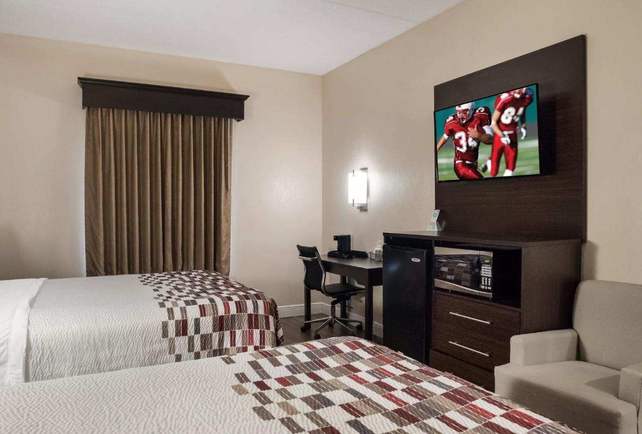 Deluxe Room with Two Queen Beds Disability Access Roll-In Shower Non-Smoking at Red Roof Inn Tupelo