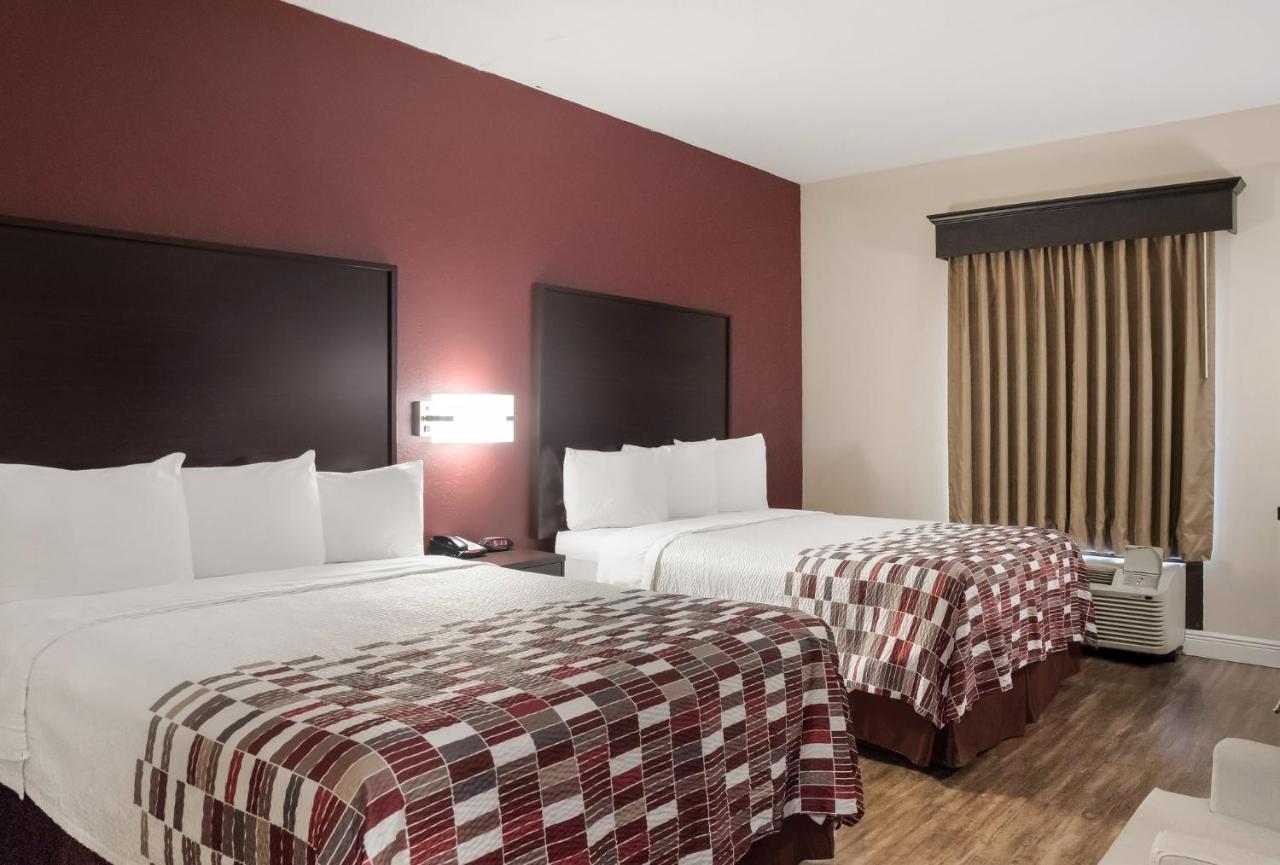 Deluxe Room with Two Queen Beds Disability Access Roll-In Shower Non-Smoking at Red Roof Inn Tupelo