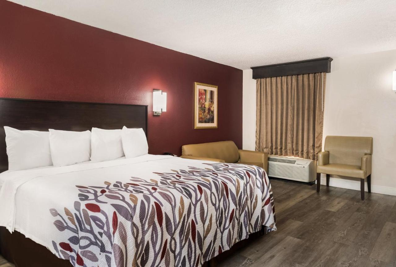 Superior King Room with Sofa Bed Non-Smoking at Red Roof Inn Tupelo