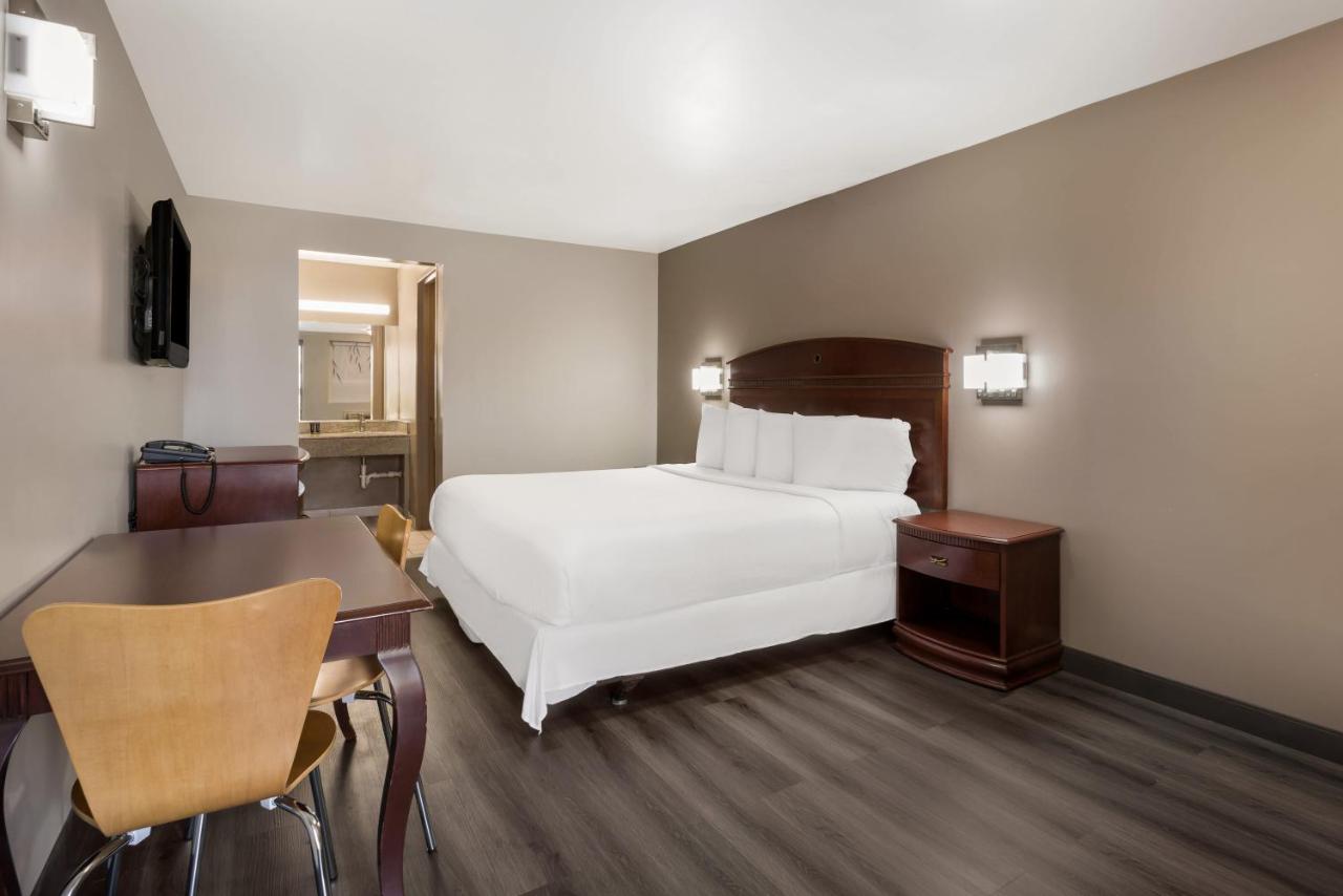 | RED CARPET INN EDISON