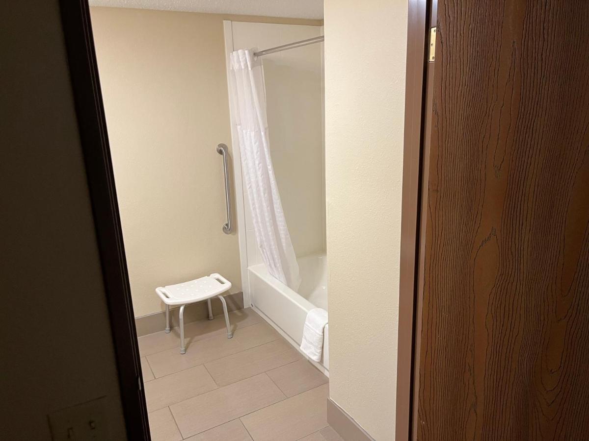 Queen Room with Bath Tub - Mobility Accessible/Non-Smoking at Wingate by Wyndham Clearfield
