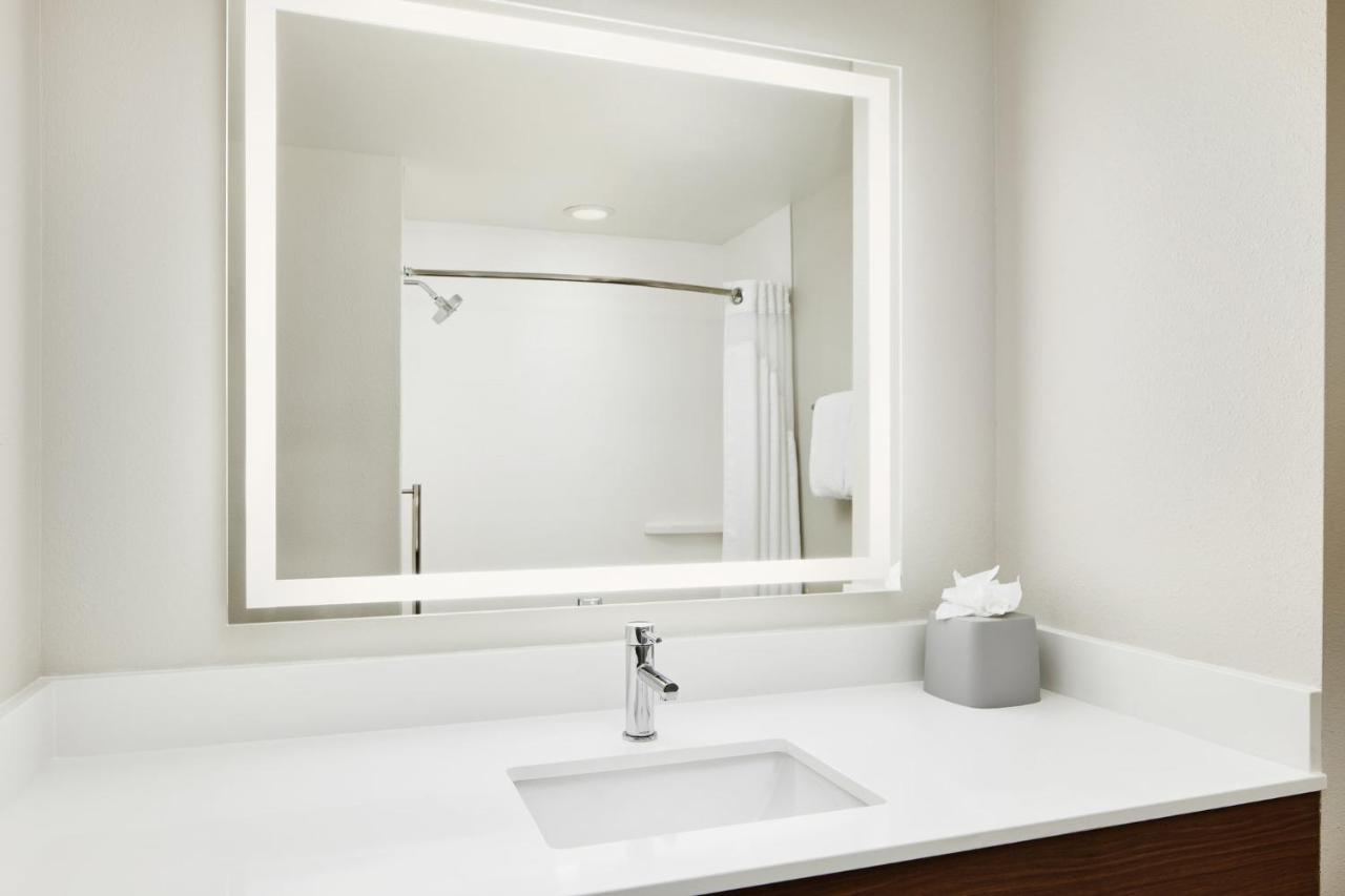 | Holiday Inn Express Hotel & Suites Port St. Lucie West, an IHG Hotel