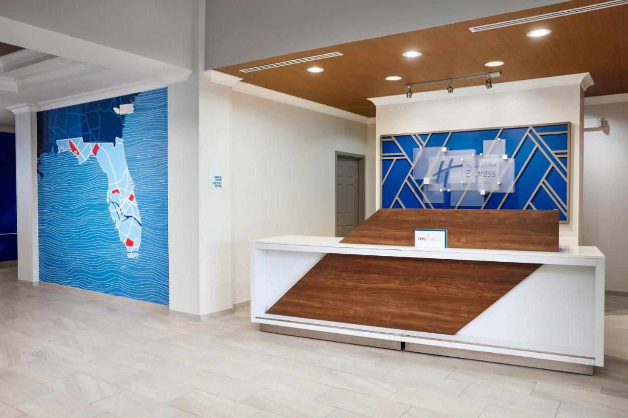 | Holiday Inn Express Hotel & Suites Port St. Lucie West, an IHG Hotel