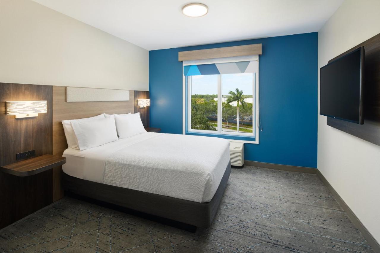 Deluxe Suite - Mobility Accessible - Non-Smoking at Holiday Inn Express & Suites Port St. Lucie West by IHG