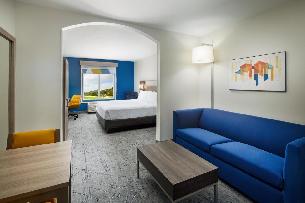  | Holiday Inn Express Suites West