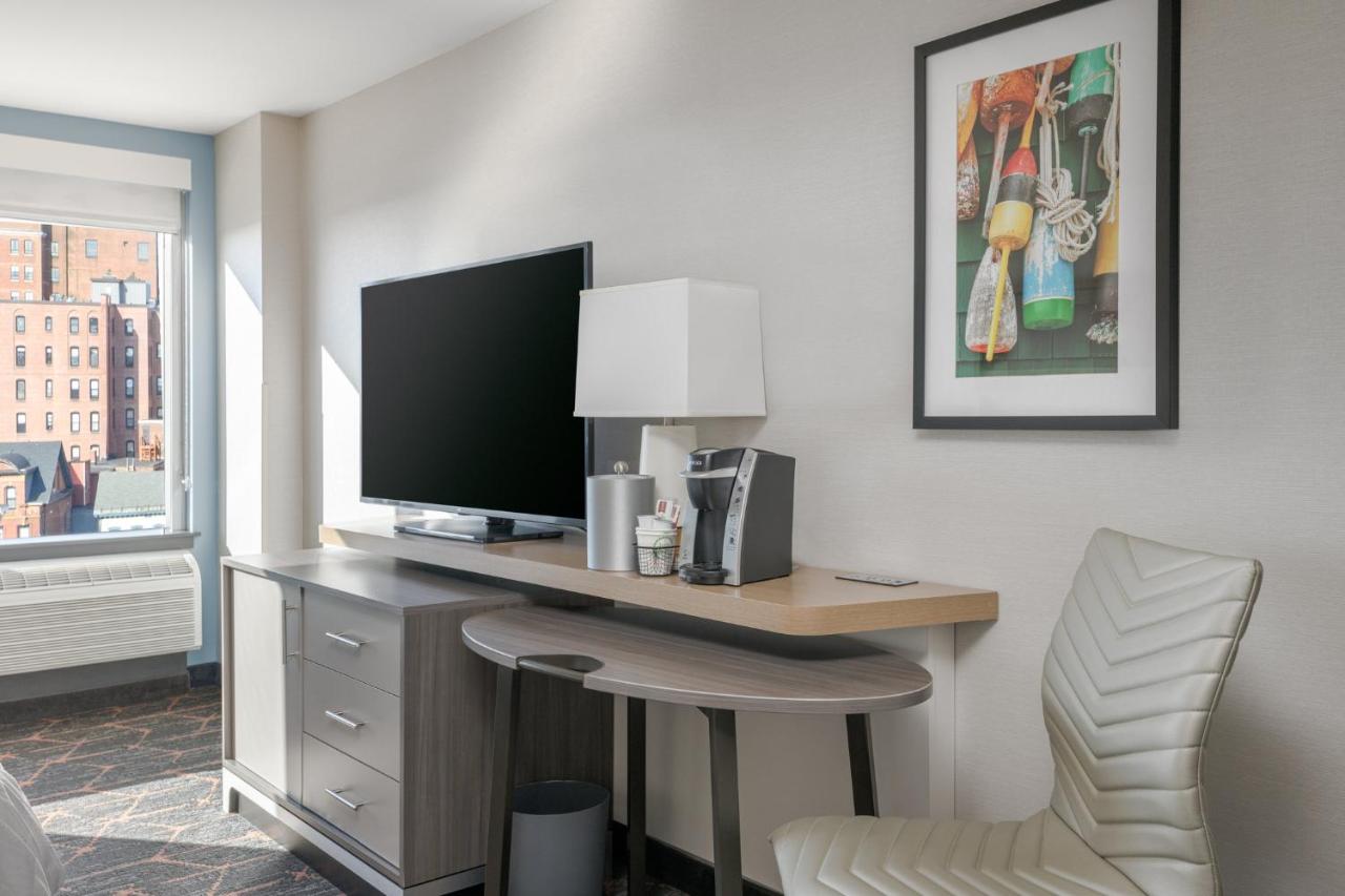 King Room - Mobility Access Tub - Non-Smoking at Holiday Inn Portland-By the Bay by IHG