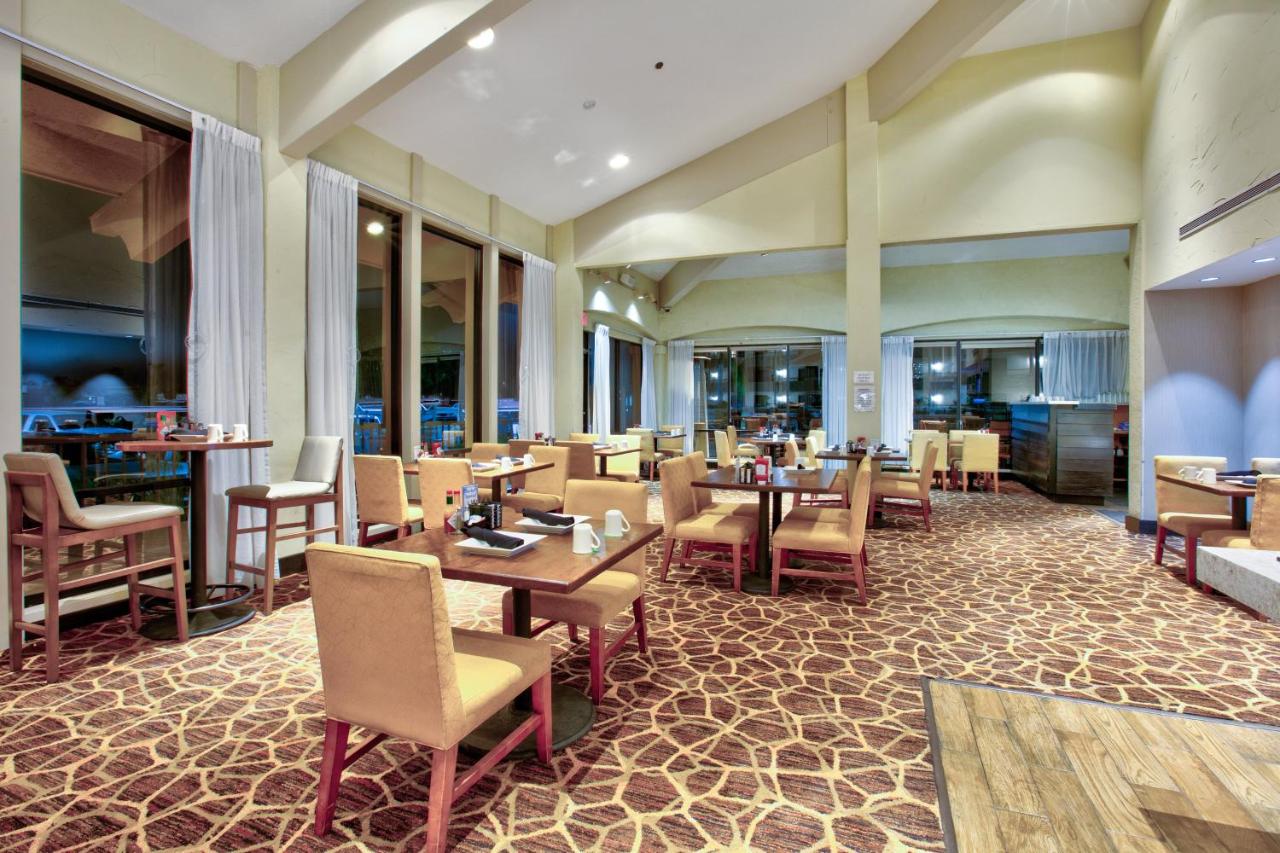  | Holiday Inn Hotel and Suites Santa Maria
