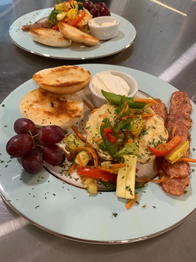 | Buttonwood Inn on Mount Surprise