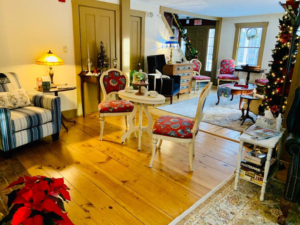 | Buttonwood Inn on Mount Surprise