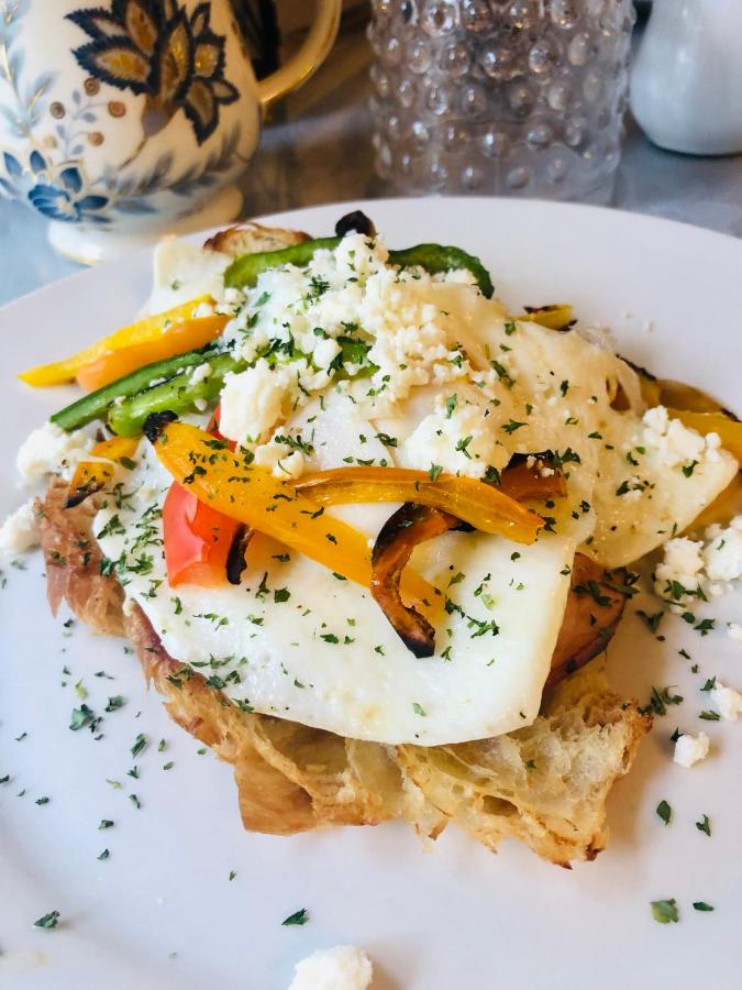| Buttonwood Inn on Mount Surprise