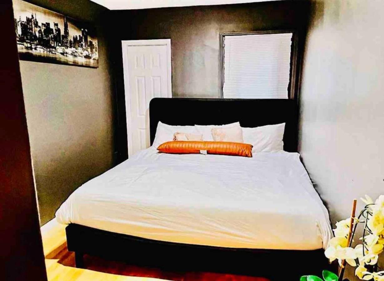 | Artsy TownHome*2 King Beds*Jacuzzi* MIN FRM BEACH!