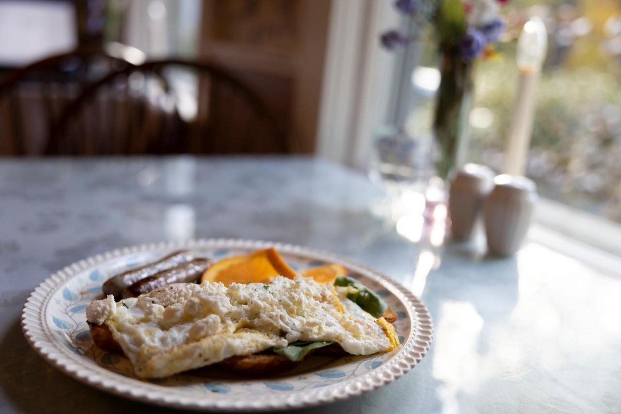 | Buttonwood Inn on Mount Surprise