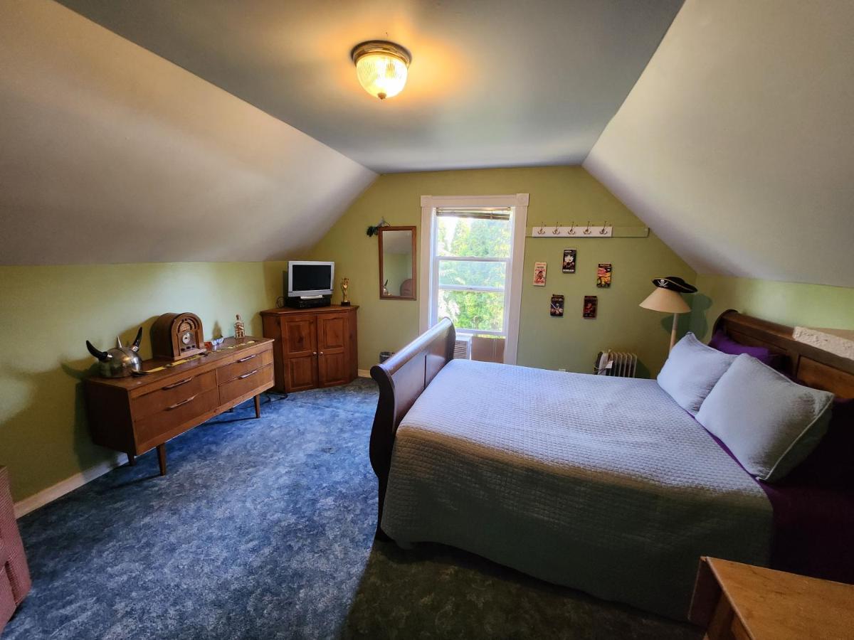  | Eugene Lodge and International Hostel