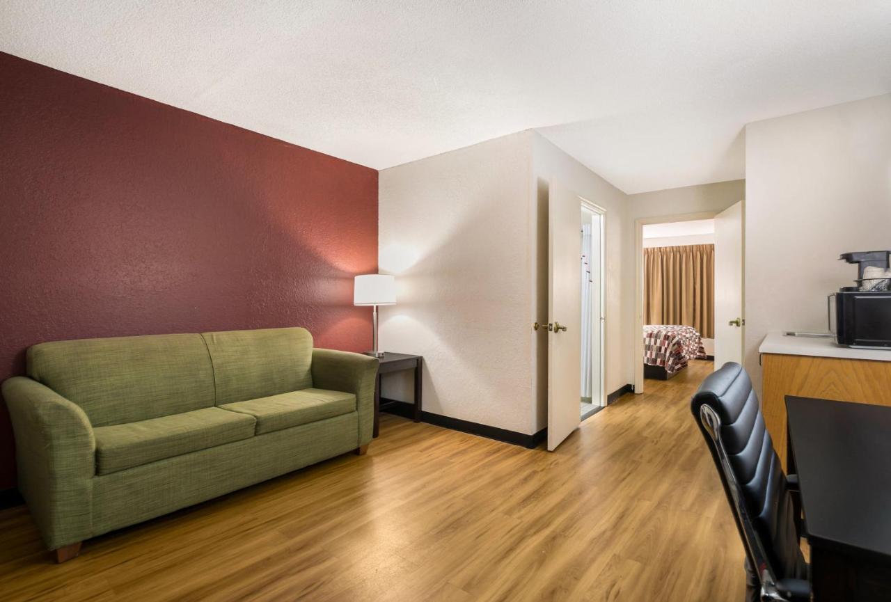 Suite King Room - Disability Access/Non-Smoking at Red Roof Inn & Suites Knoxville East
