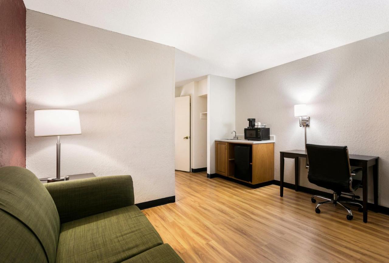 Suite King Room - Disability Access/Non-Smoking at Red Roof Inn & Suites Knoxville East