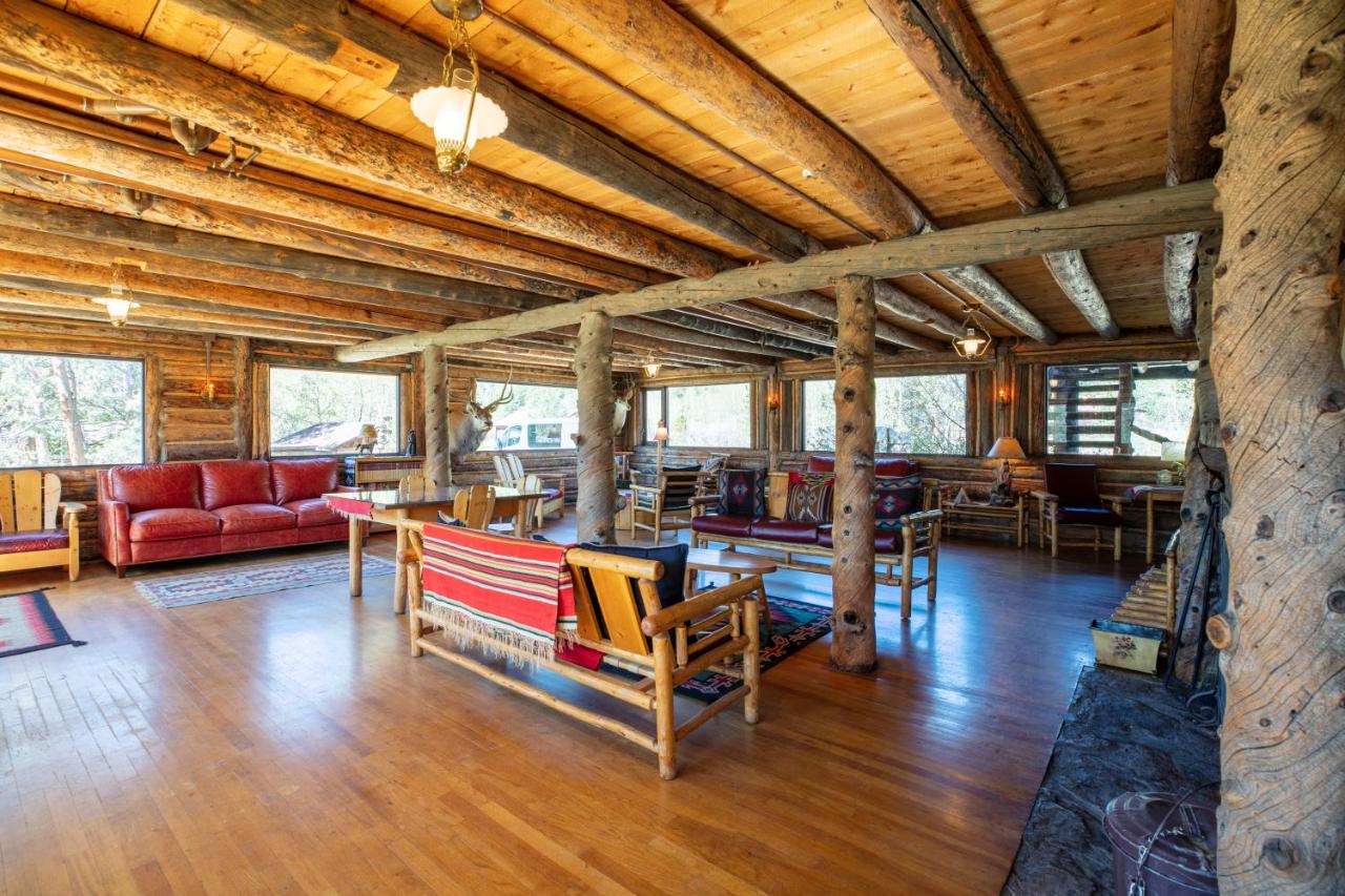 | The Meeker Park Lodge