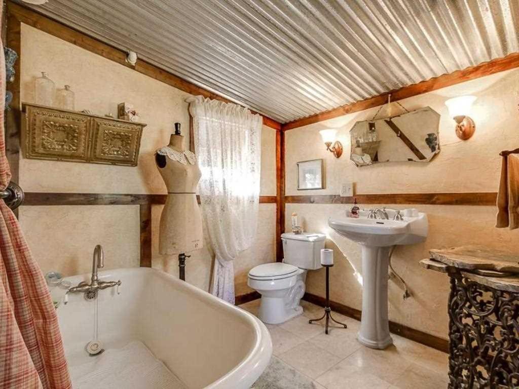 | Last Outpost - Sophie's Cottage