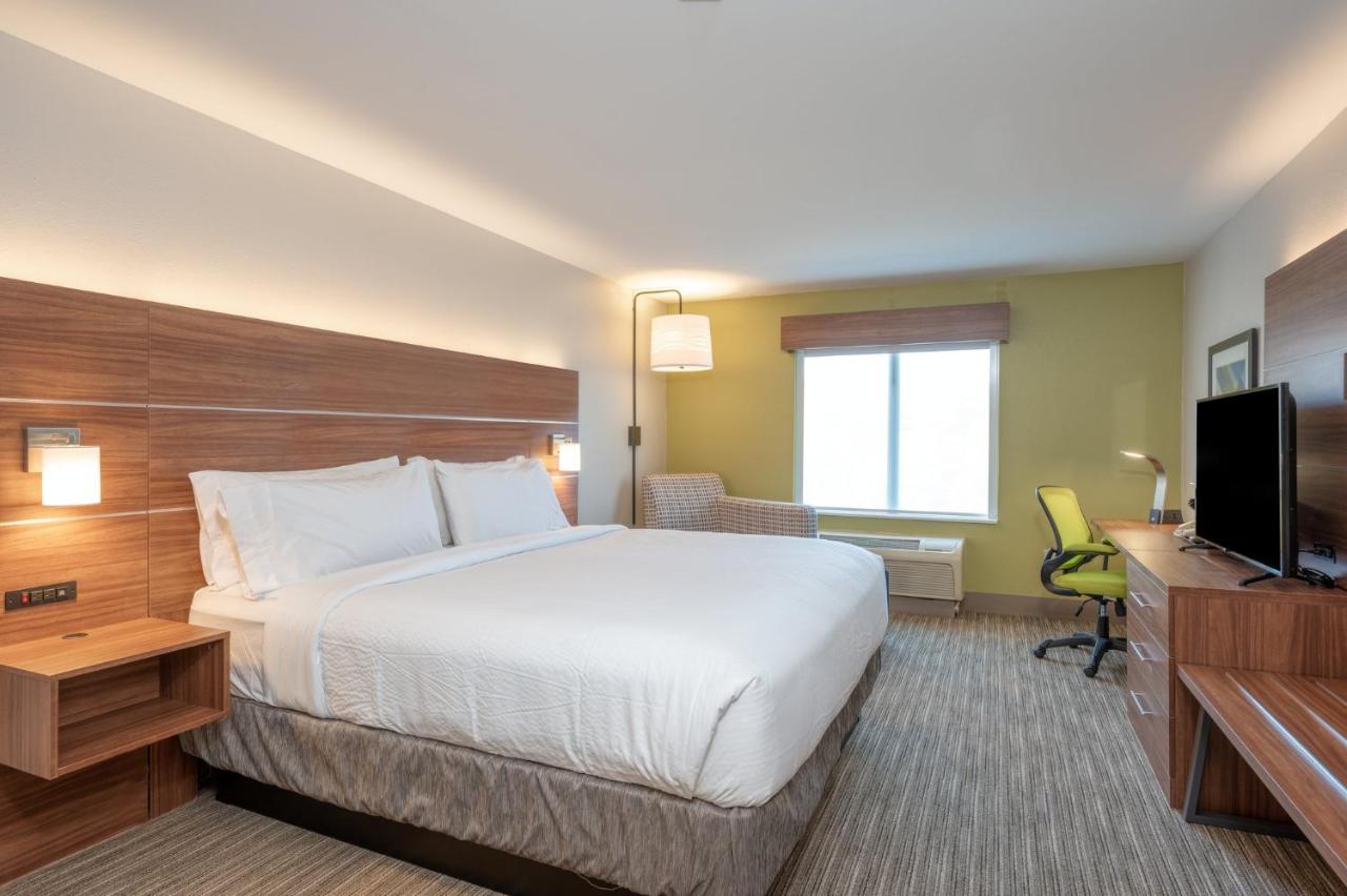 | Holiday Inn Express Hotel & Suites Thornburg-S. Fredericksburg, an IHG Hotel