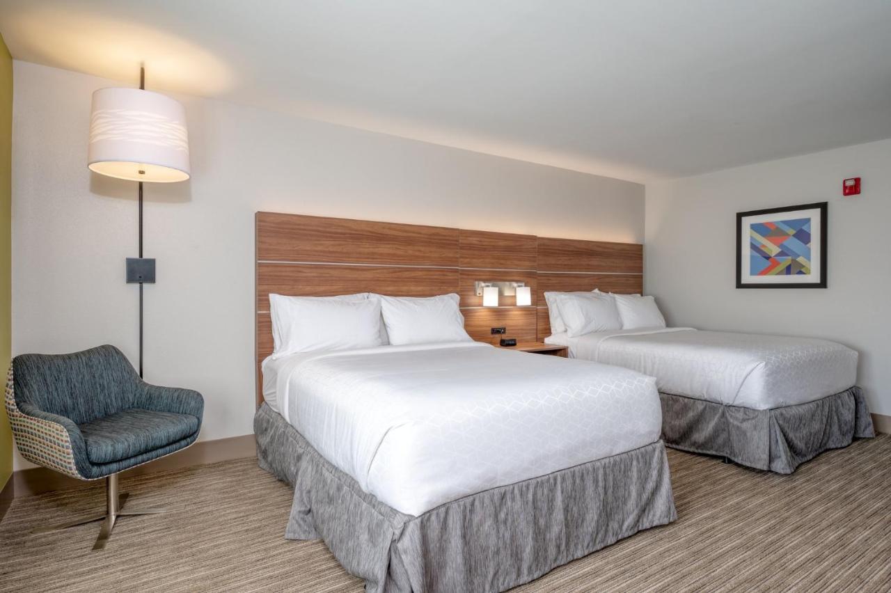 | Holiday Inn Express Hotel & Suites Thornburg-S. Fredericksburg, an IHG Hotel