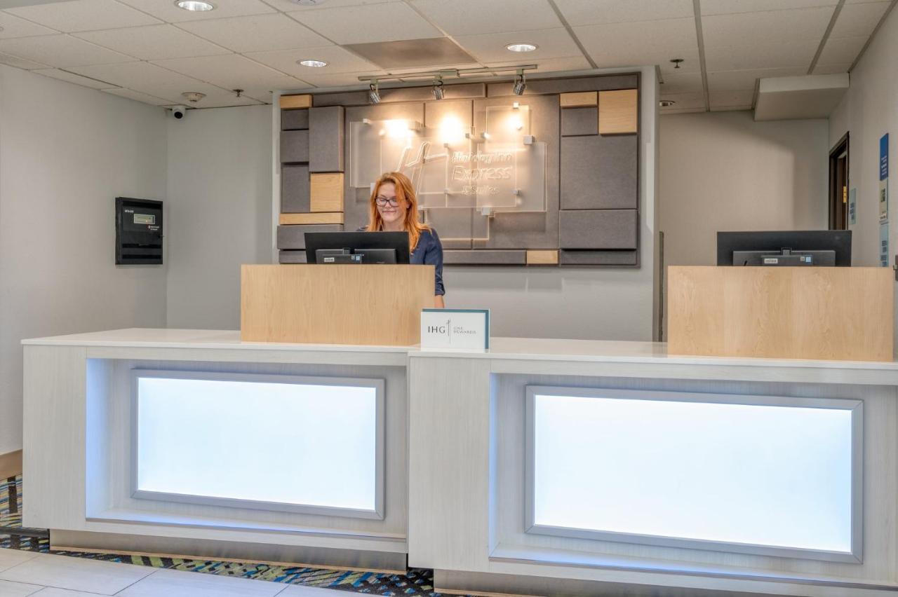 | Holiday Inn Express Hotel & Suites Thornburg-S. Fredericksburg, an IHG Hotel