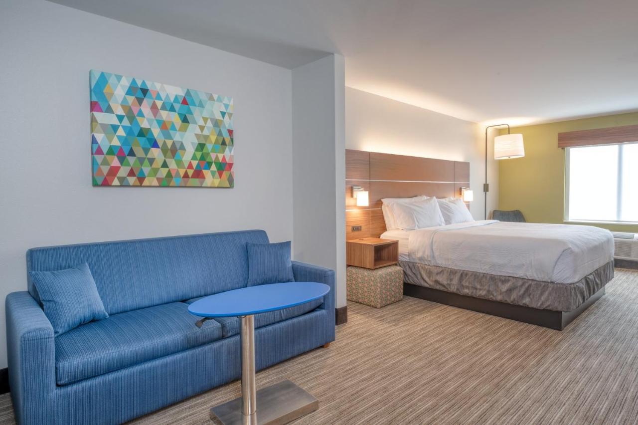 | Holiday Inn Express Hotel & Suites Thornburg-S. Fredericksburg, an IHG Hotel