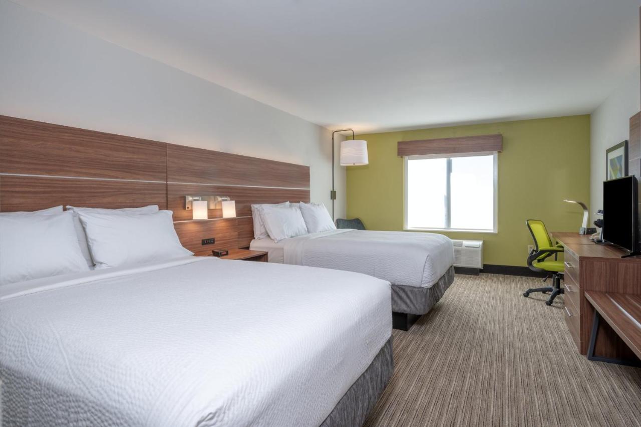 | Holiday Inn Express Hotel & Suites Thornburg-S. Fredericksburg, an IHG Hotel