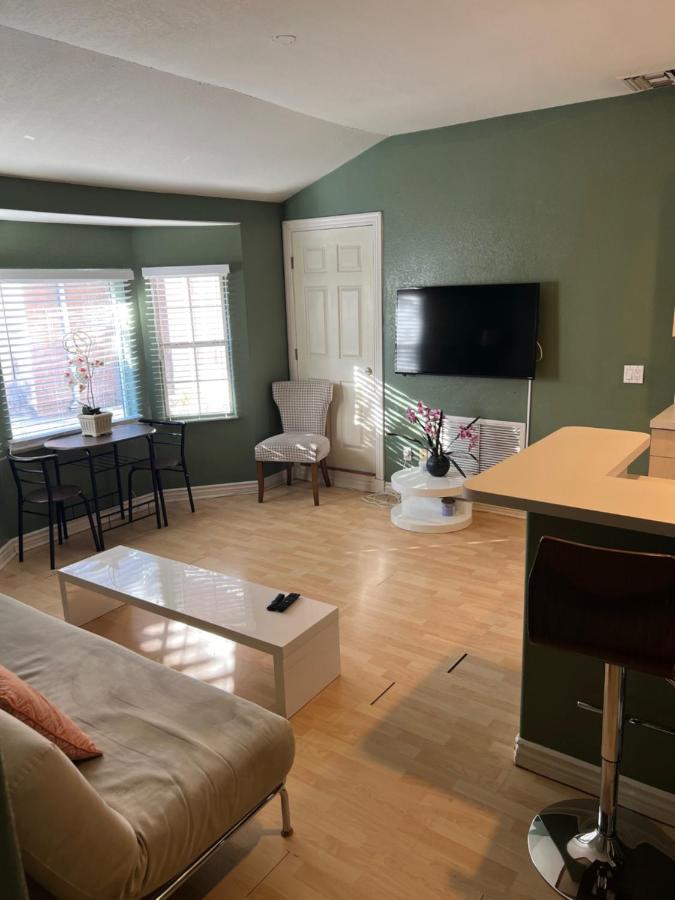 | Private 2 bedroom 1 bath guest house close to Universl and HW sleeps 5