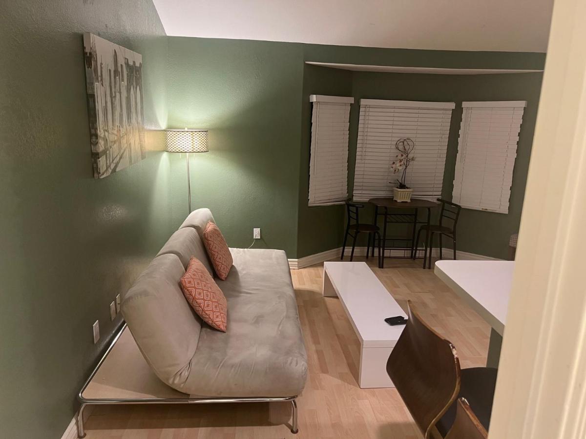 | Private 2 bedroom 1 bath guest house close to Universl and HW sleeps 5