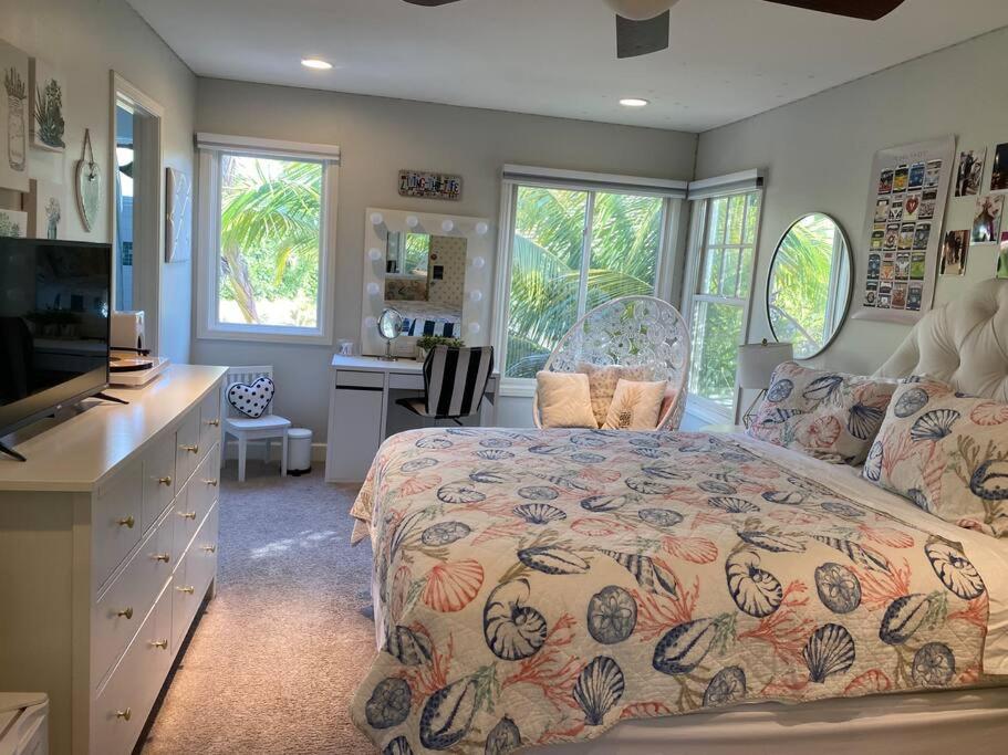 | Tropical Paradise w/ hot tub and heated pool