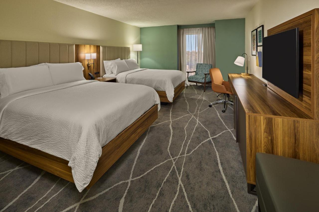 Double Room with Roll In Shower - Disability Access/Non-Smoking at Holiday Inn Express & Suites Charleston DWTN - Medical CTR by IHG